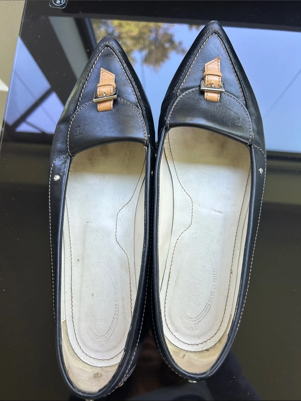 TOD’S Black Leather Flats with Tan Buckle Detail 39 - Picture 2 of 7